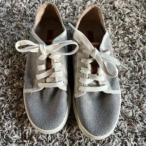 OLUKAI Women’s sneaker Grey Size 8.5